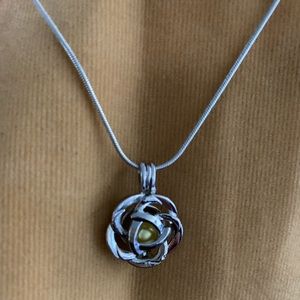 Pearl pendant
